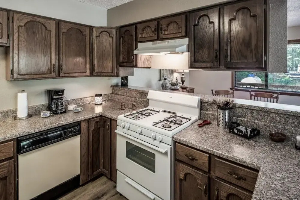 English - Three Bedroom Cabin