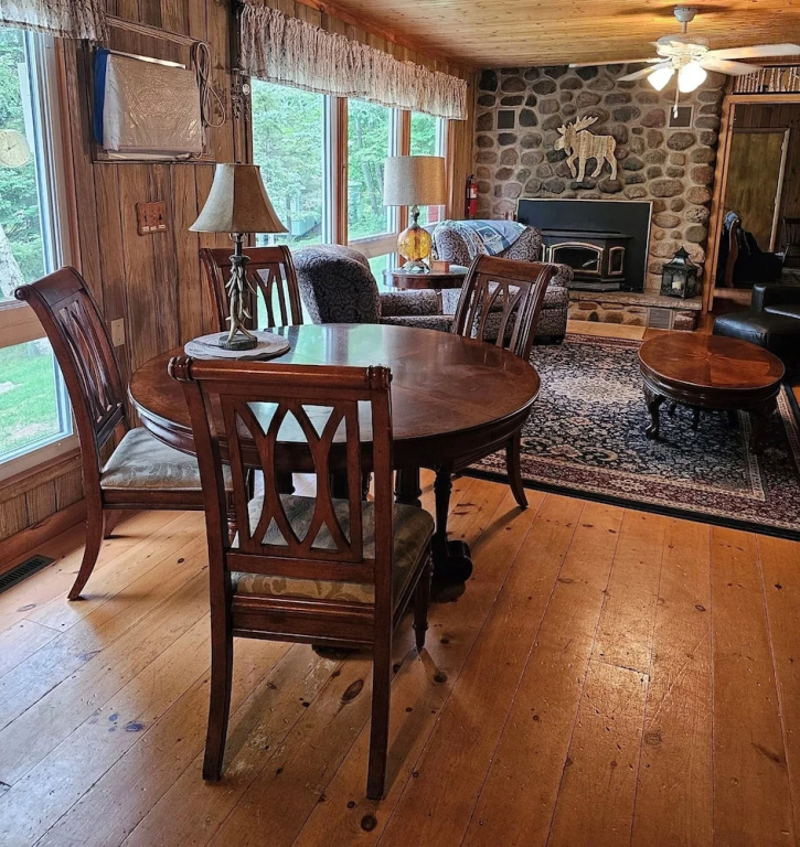 Butler's Bay Teal Lake 4 Bedroom Hotel Room by RedAwning