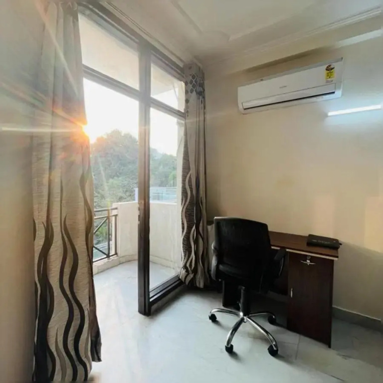 BluO Studio - Defence Colony - BathTub, Balcony