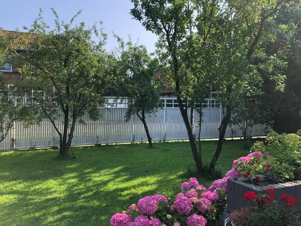Tiny house in tuin van de statige villa Mariahof
