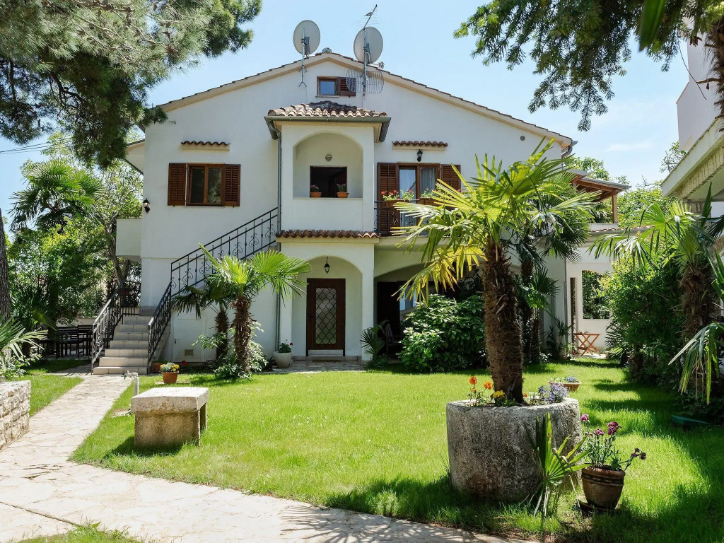Modern one bedroom apartment with terrace near the beach and centre of Rovinj