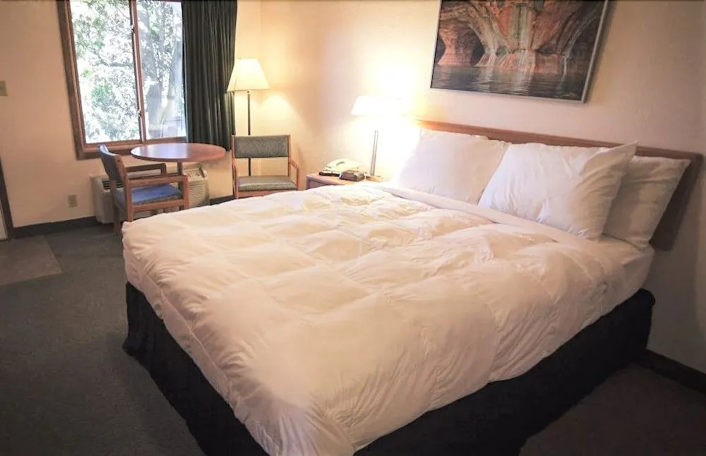 Alger Falls Motel