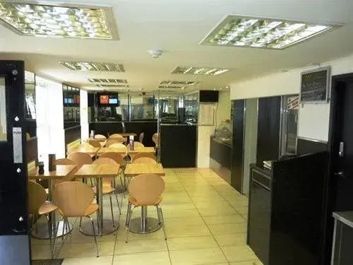 Hostel Alma & Cafe Express
