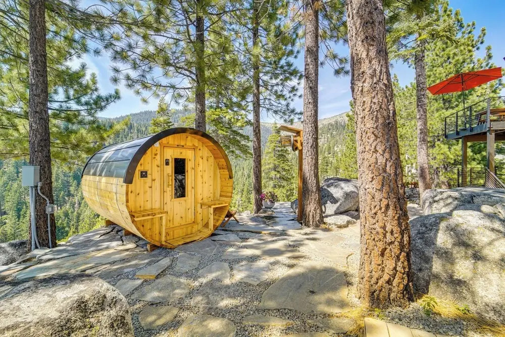 4 Mi to Slopes! Hot Tub Haven w/ Lake Tahoe Views