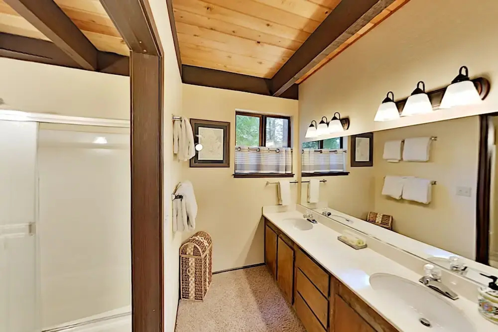 Henrys Tahoe Hideaway W/ Pool, Sauna & Tennis 3 Bedroom Condo