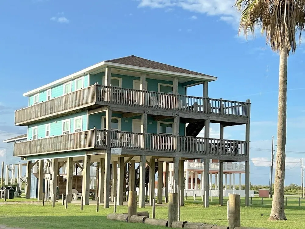 Abby Sands Castle 2 Bedroom Home by RedAwning