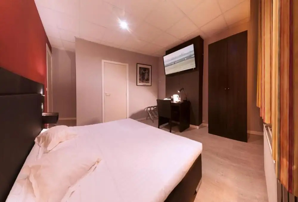 Alpha Hotel