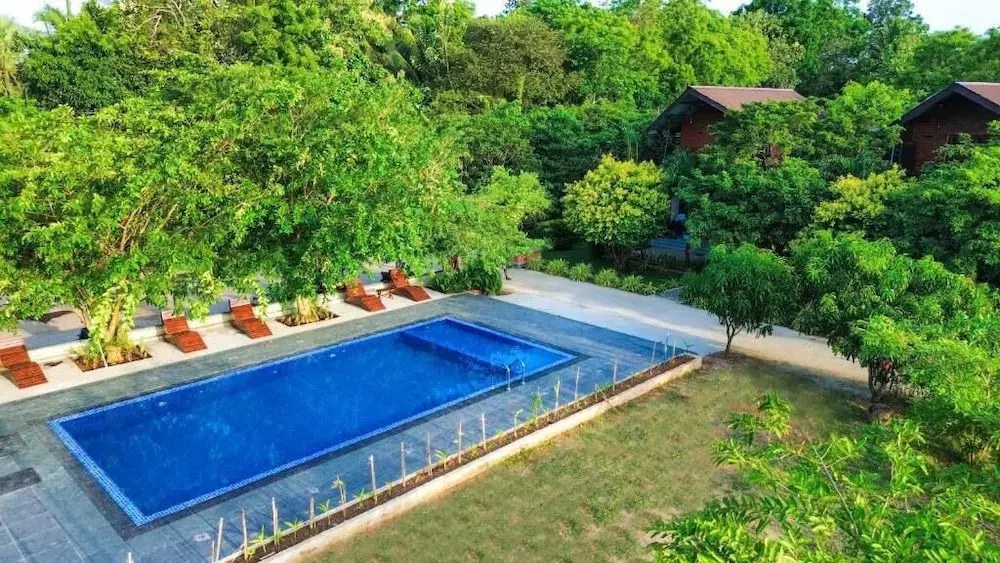village avenue resort