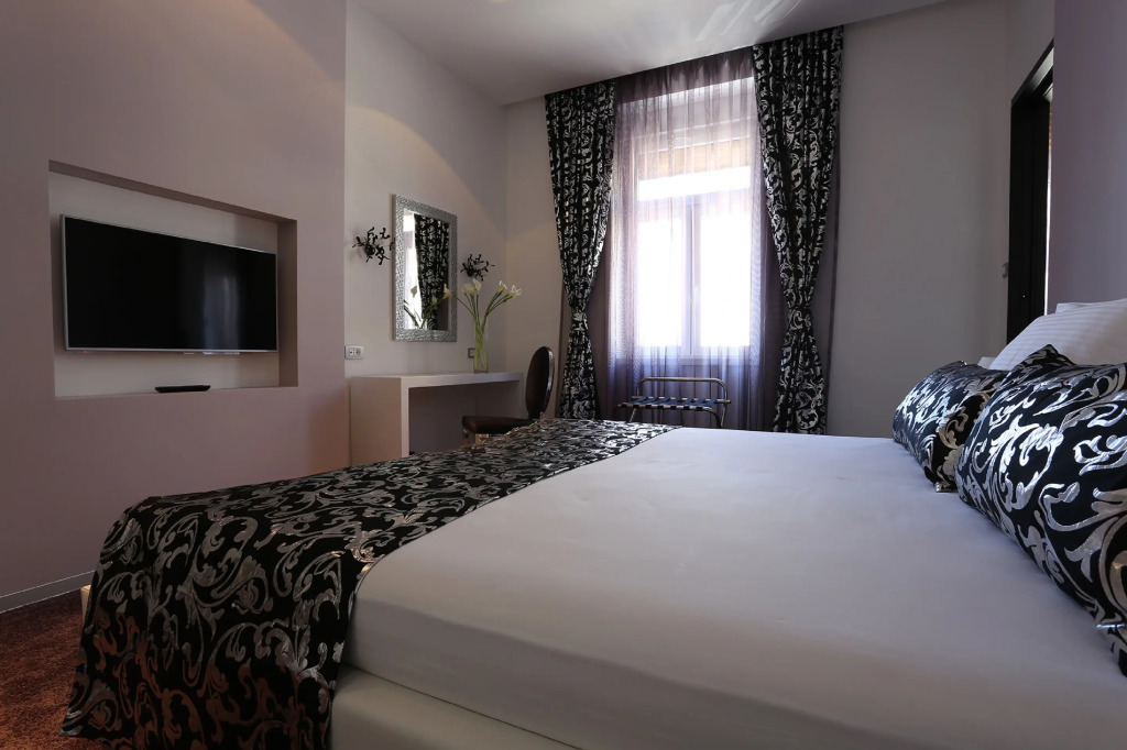Starlight Luxury Rooms