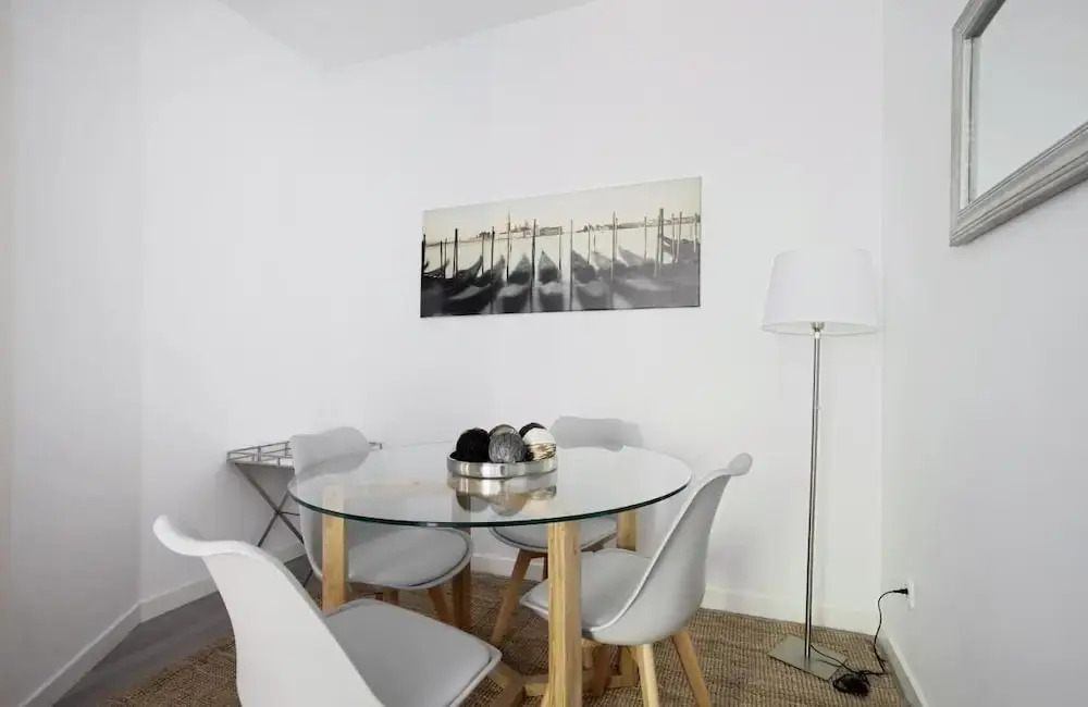 Near Reina Sofía Museum. 6pax. 2bedrooms. Reina Sofia III