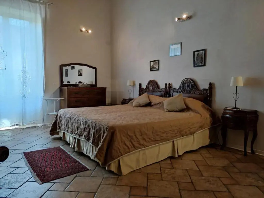 Rosa Thea Suite