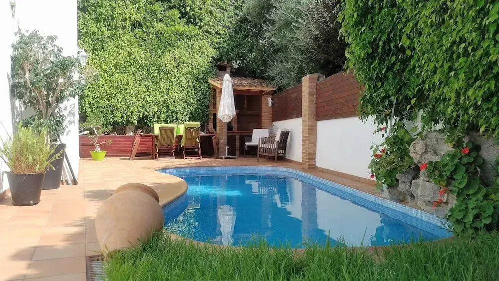 Villa elegante con piscina