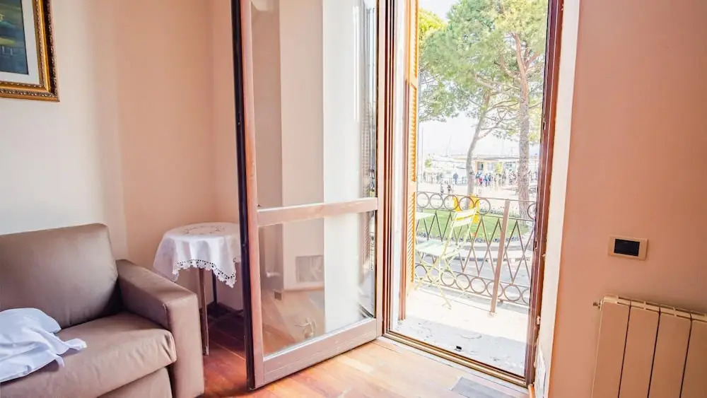 Romantic Coast View - Italian Homing