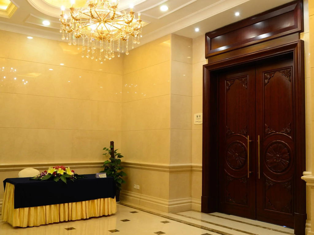 The Bund Riverside Hotel
