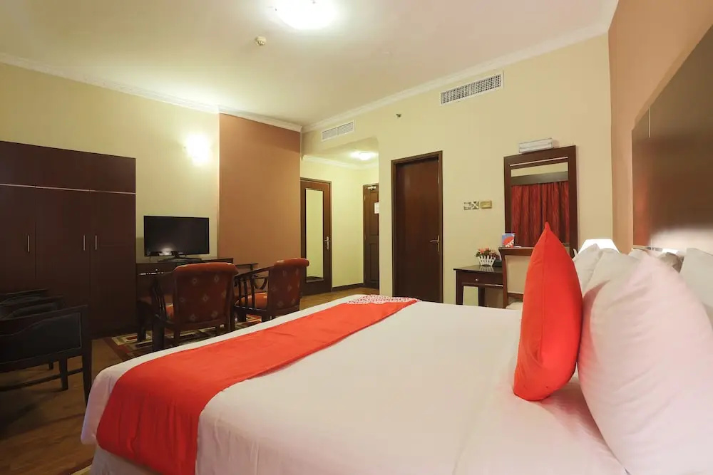 OYO 332 Syaj Hotel