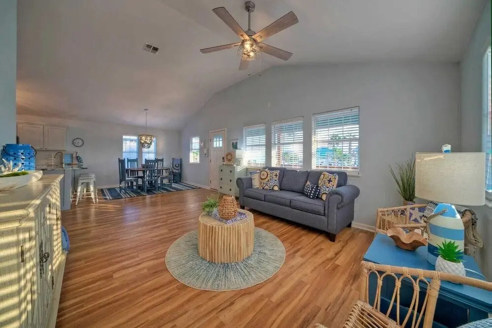 Private Pool, Large Yard, Game Room, Balcony South By Sunkissed by Avantstay