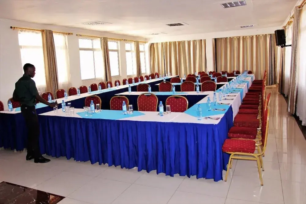 Dlux Hotel