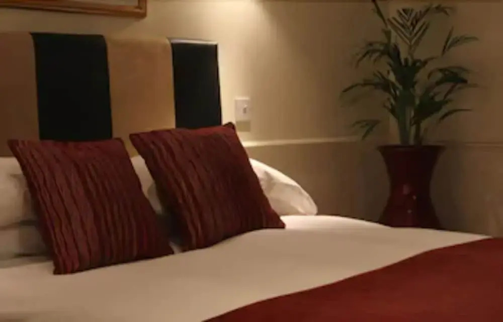 Thameside Hotel