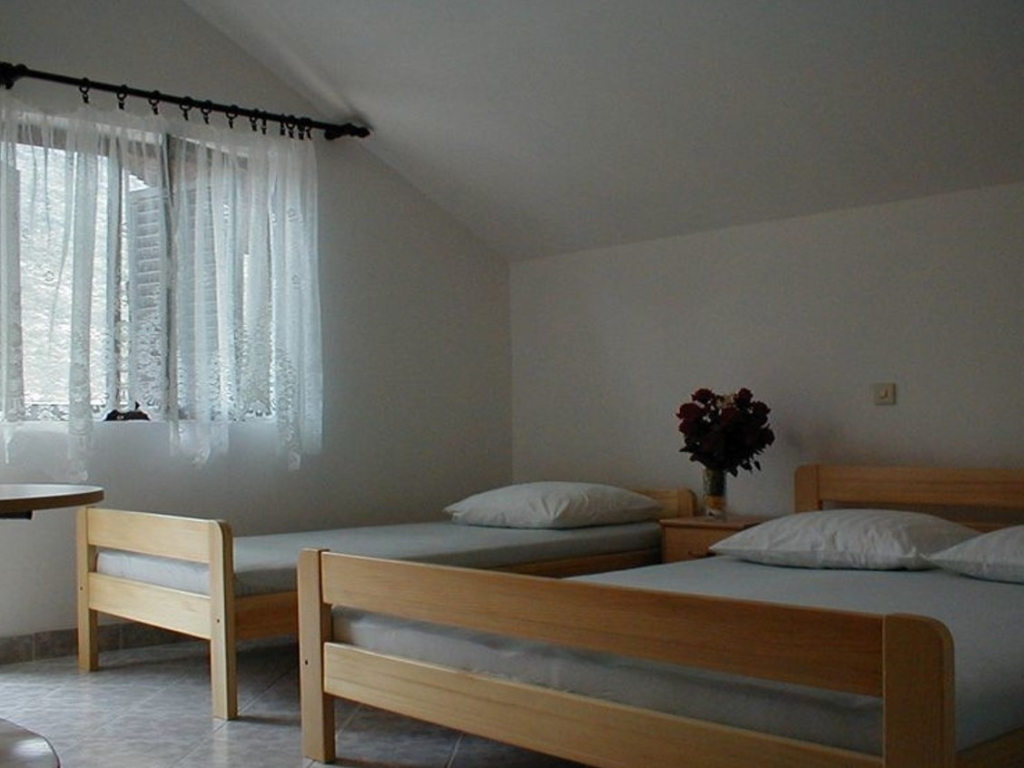 Apartment Vido - 150 m from beach: A2 Trpanj, Peljesac peninsula