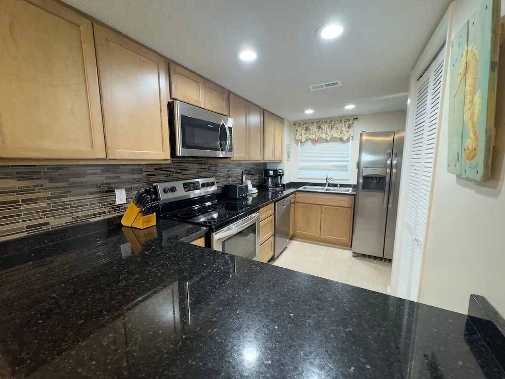 113 El Matador 1 Bedroom Condo by RedAwning