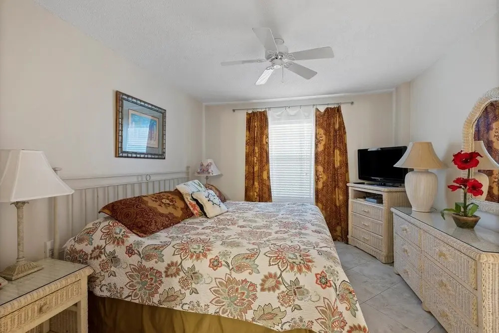 Pelican Beach 1406 1 Bedroom Condo by Pelican Beach Management