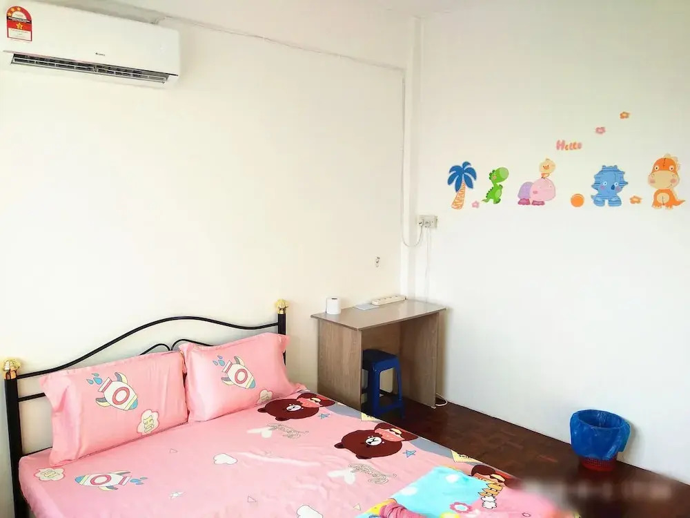 H Homestay Sibu - 1000Mbps 1Gbps Wifi, Astro & Auto Gate Parking Semi Detached House