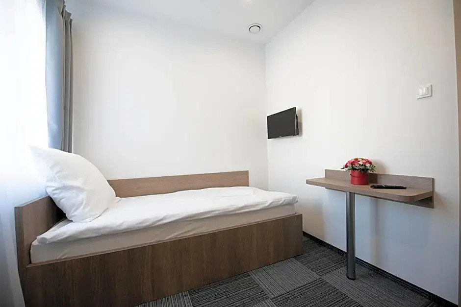 Hostel SMS FREE PARKING