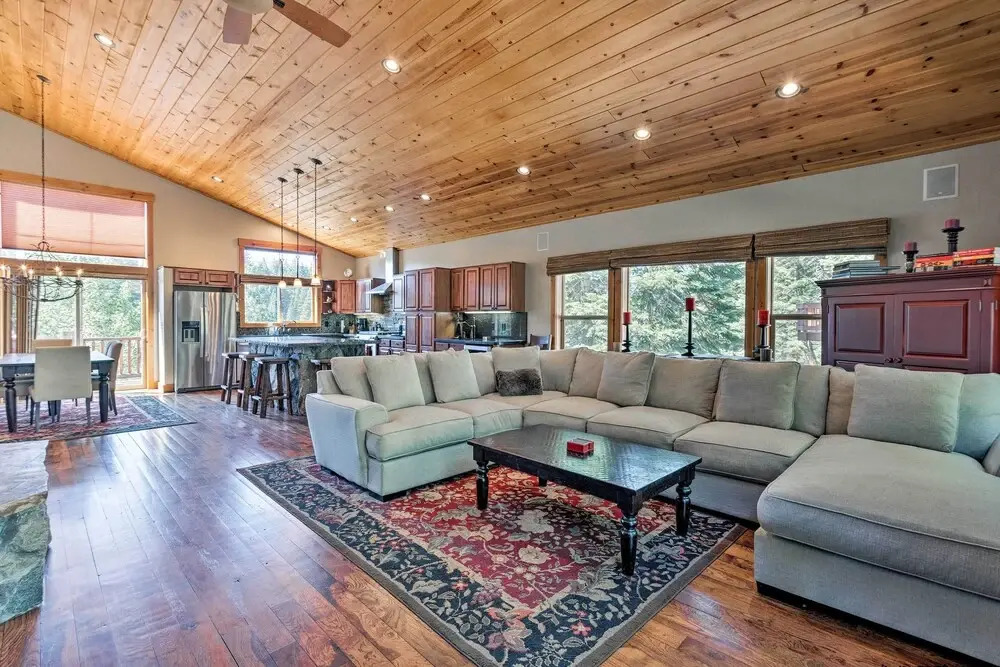 Truckee Escape w/ Hot Tub Near Ski Resorts