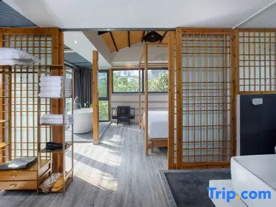 Yinxi Tangquan B&B