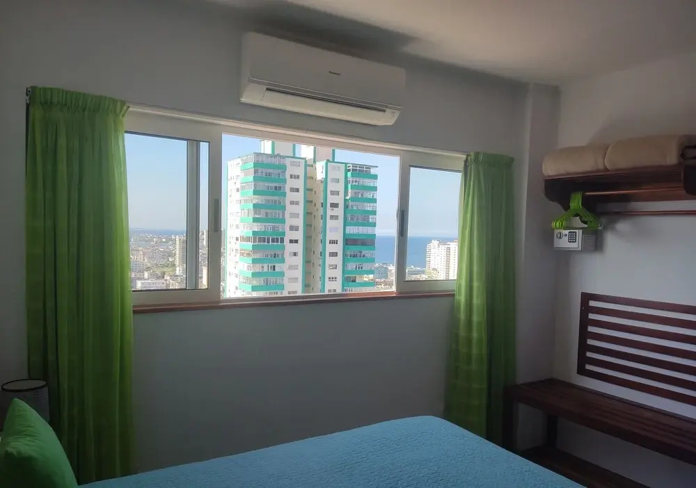 Havana and Sea (Entire Apartment)