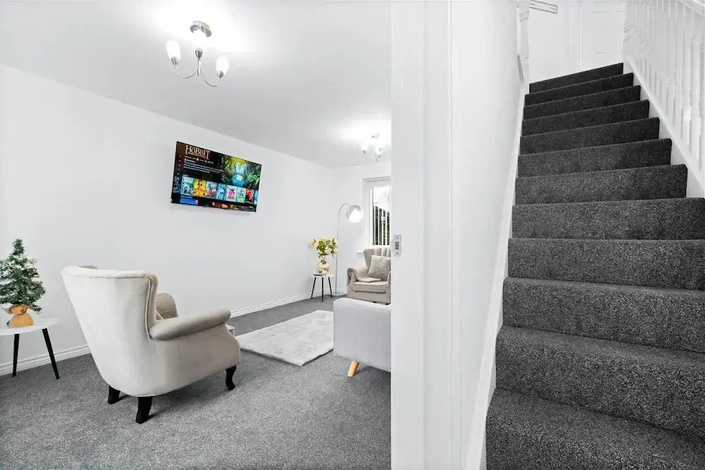 House - Sleeps 6, Garden & Free Parking