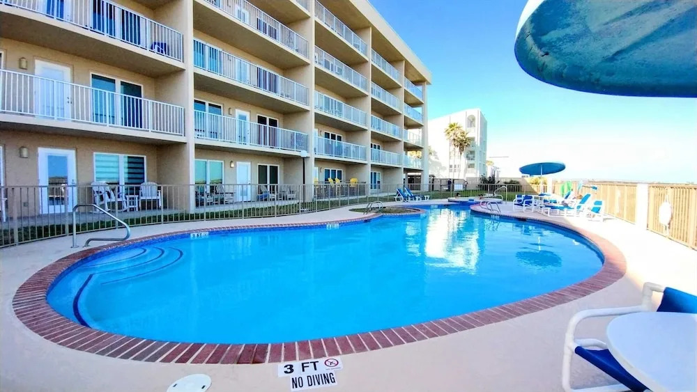 Edgewater 506 Minium 2 Bedroom Condo by RedAwning