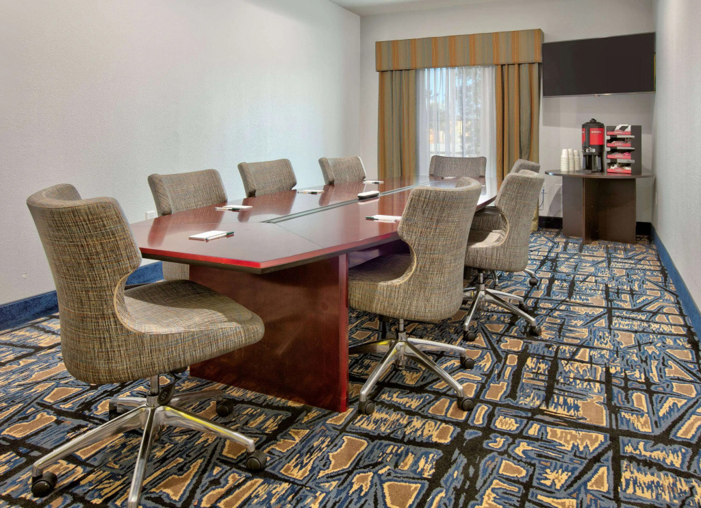 La Quinta Inn & Suites by Wyndham Lubbock Southwest