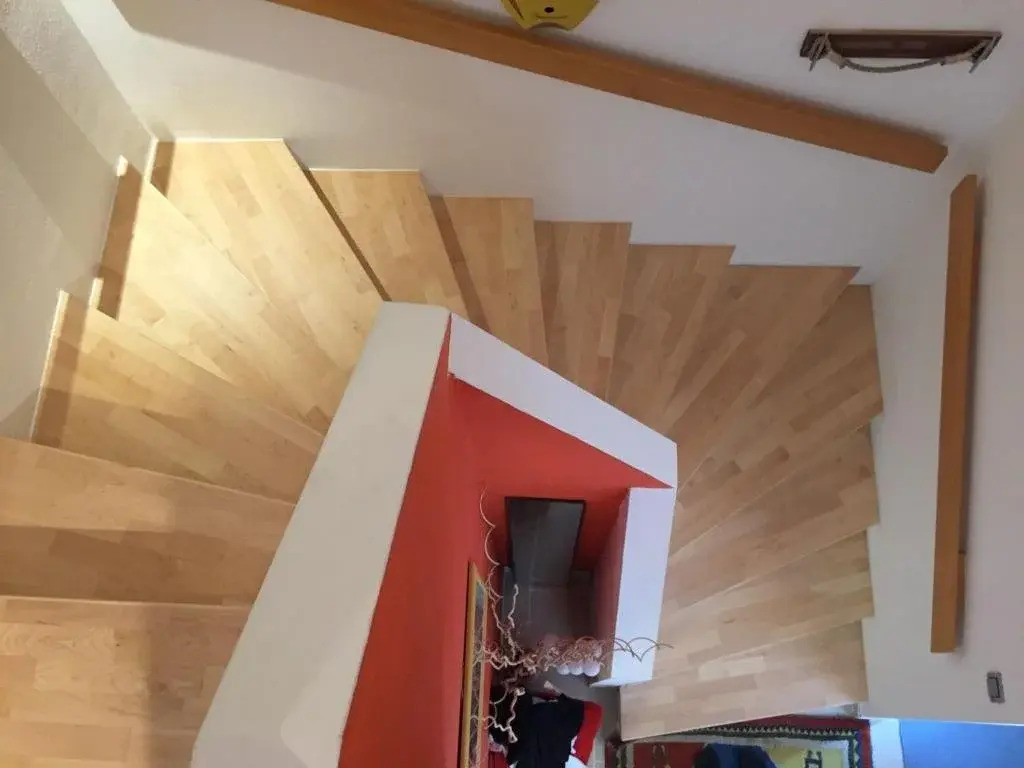 Haus mit Badeteich und Blick zum See