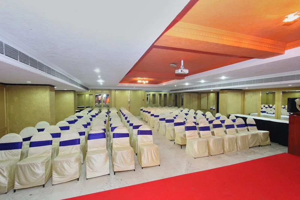 OYO 4452 Hotel Pigeon International