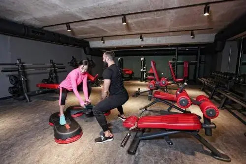 Wehost Apartment pool & gym