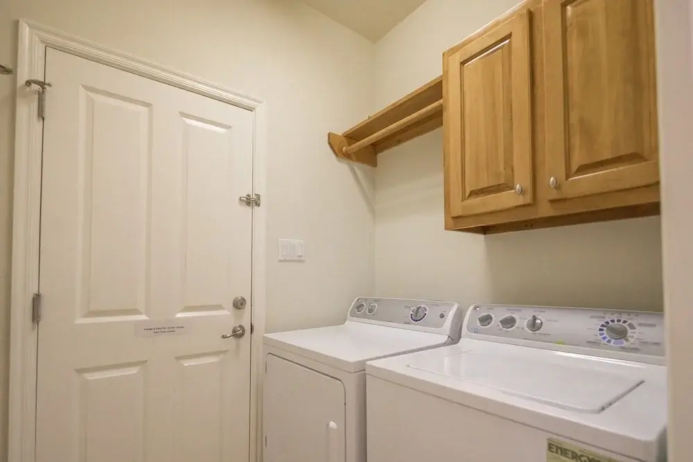 Lakeside Haven 3 Bedrooms 2.5 Bathrooms Townhouse