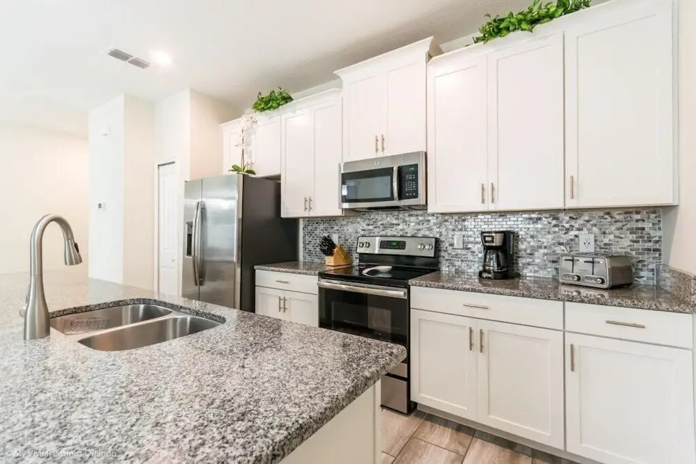 Brand New With Pool! 4 Bedroom Townhouse by Redawning