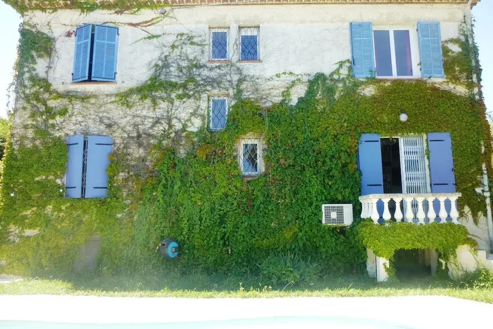 Rental F4 in villa with pool in Juan les Pins