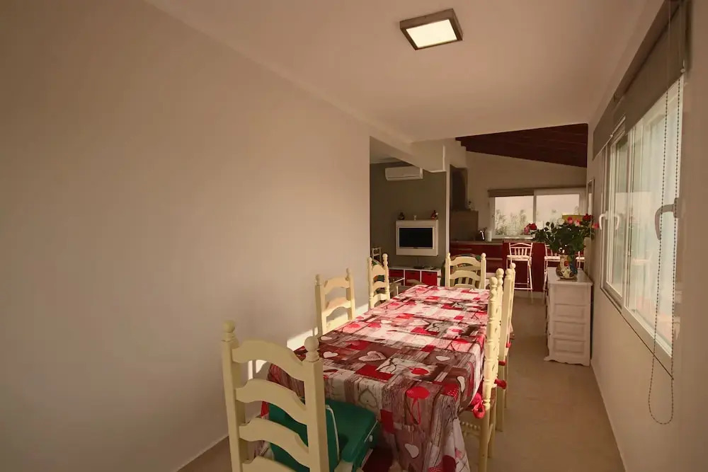 Private Family Retreat With Pool Short Walk to the Sea