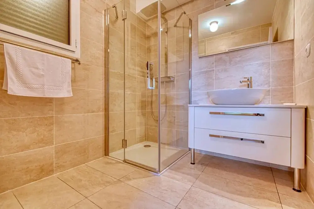 Nice Apartment With Private Garden, Pool & Parking