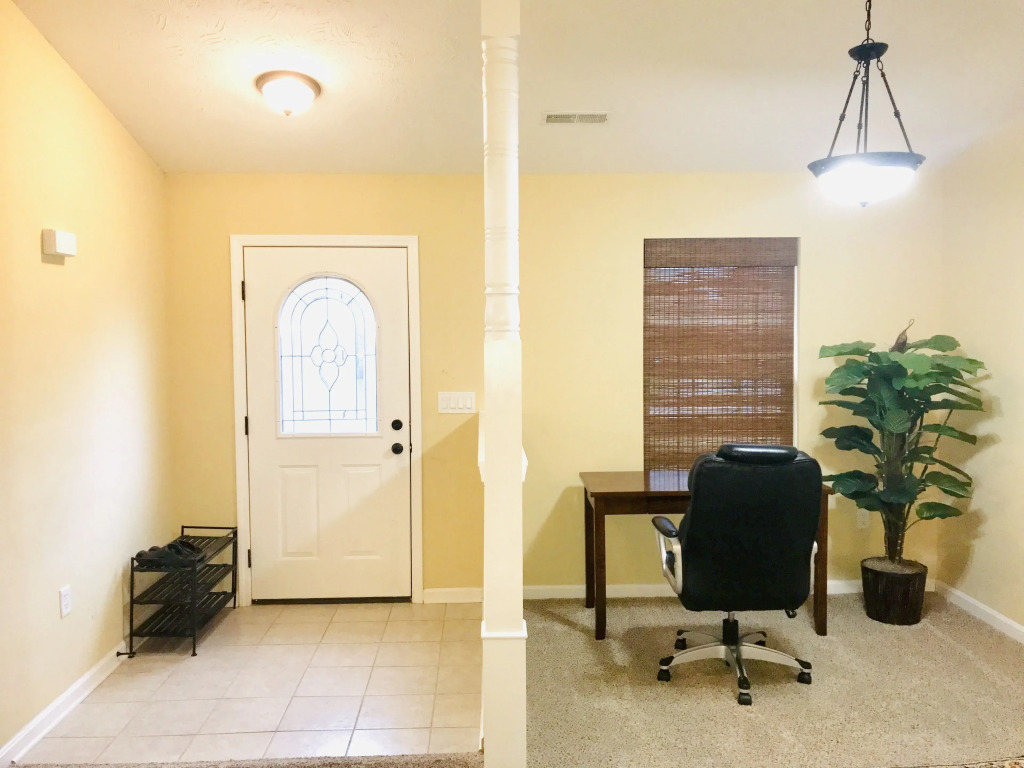 Spacious 3 BR Ranch House W Patio Yard in a Quiet Suburb