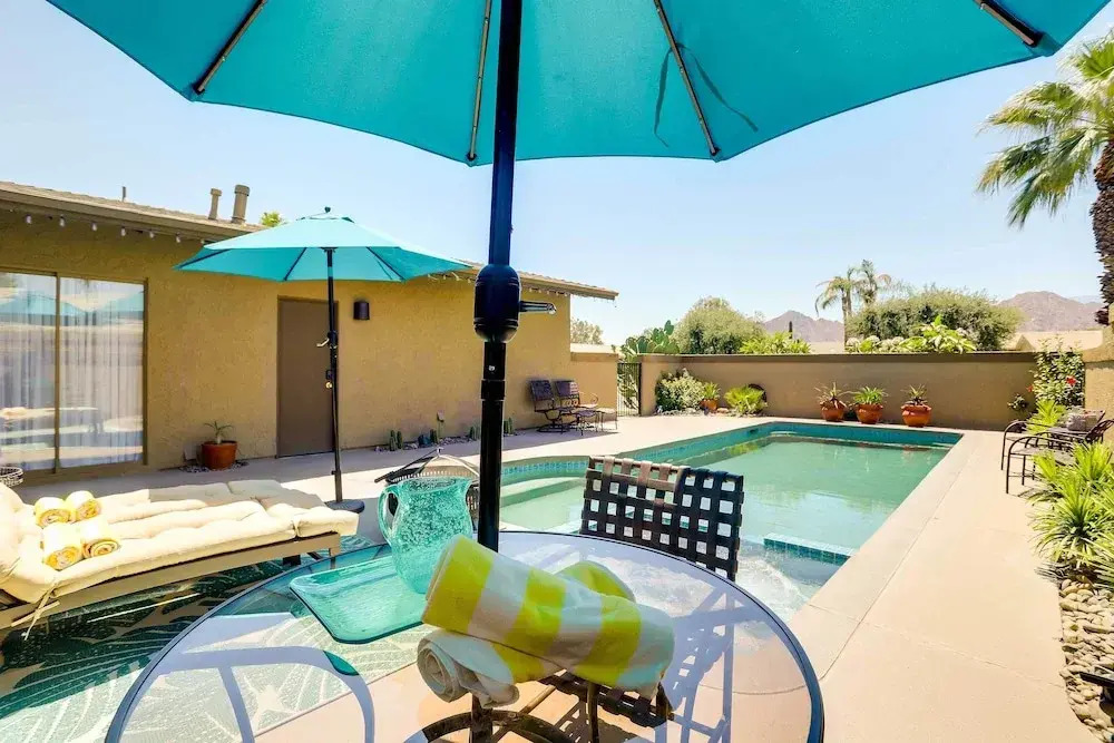 2 Mi to Indian Wells: Palm Desert Home w/ Fire Pit