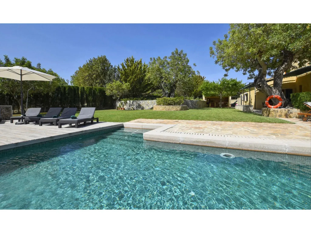 Beautiful country house with pool and views of the Tramuntana for 8 people