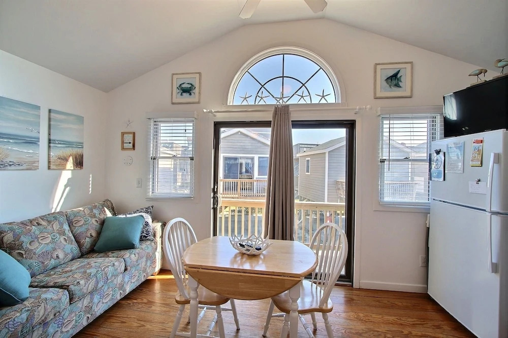 8 The Boat House Studio Bedroom Condo by RedAwning