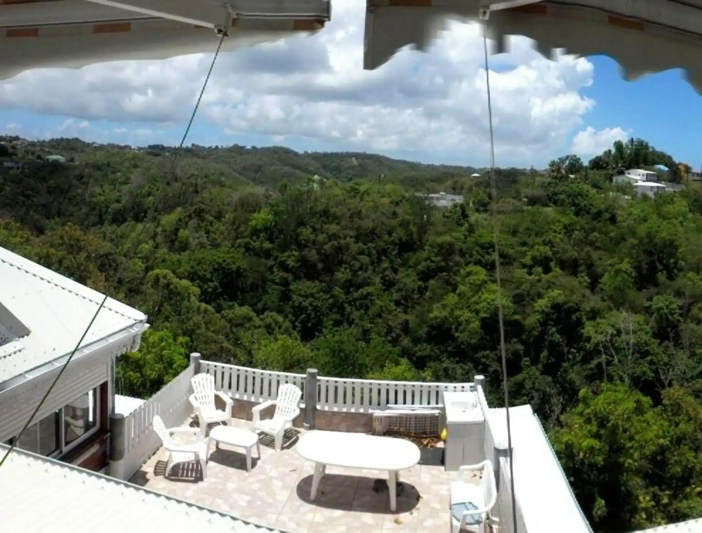 Studio avec terrasse amenagee et wifi a Le Gosier a 3 km de la plage