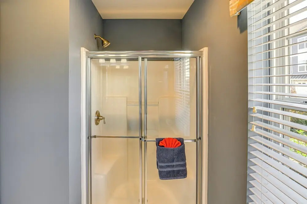 2 Mi to Beach: Townhome w/ Breezy Balcony!