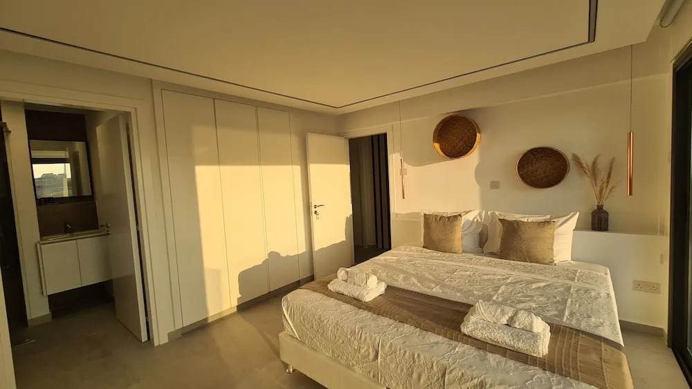 Phaedrus Living Venus Seaview Lighthouse Villa