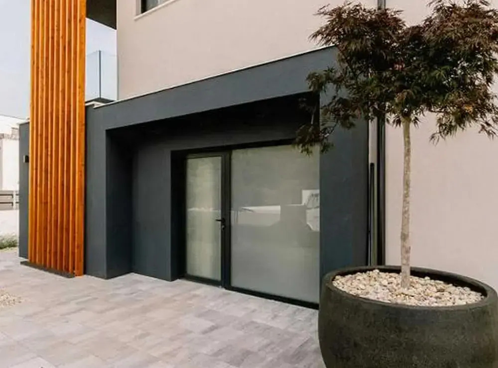 I & S Apartments