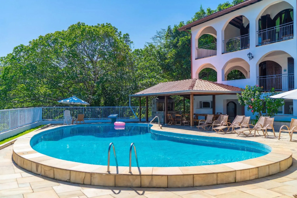 Casa luxuosa com 9 quartos e vista pro mar em Ubatuba, até 25 pessoas